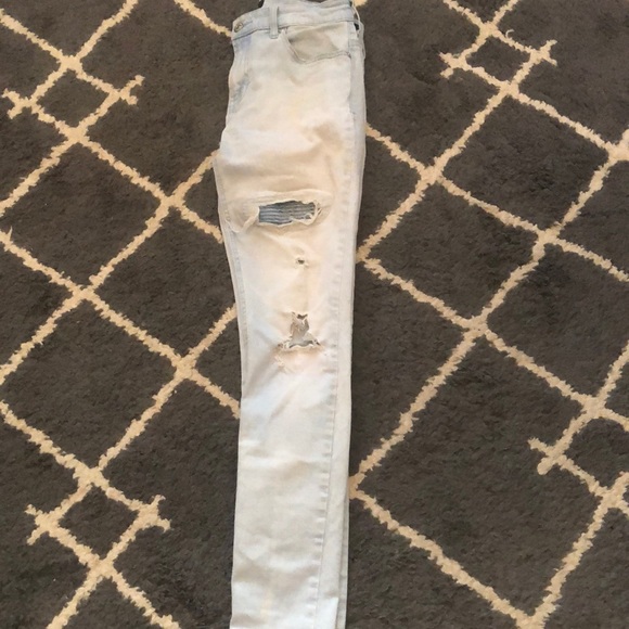 Ripped/distressed jeans - Picture 3 of 4